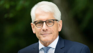 Theo Hölscher, Vorstand Uelzener Versicherungen bis 2023