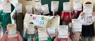 Kinder mit Zetifikaten "Bewegungspass".