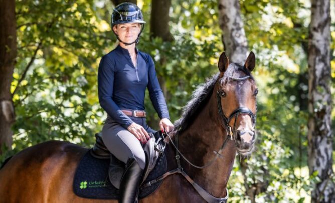 Julia Krajewski auf ihrem Olympiapferd Nickel.